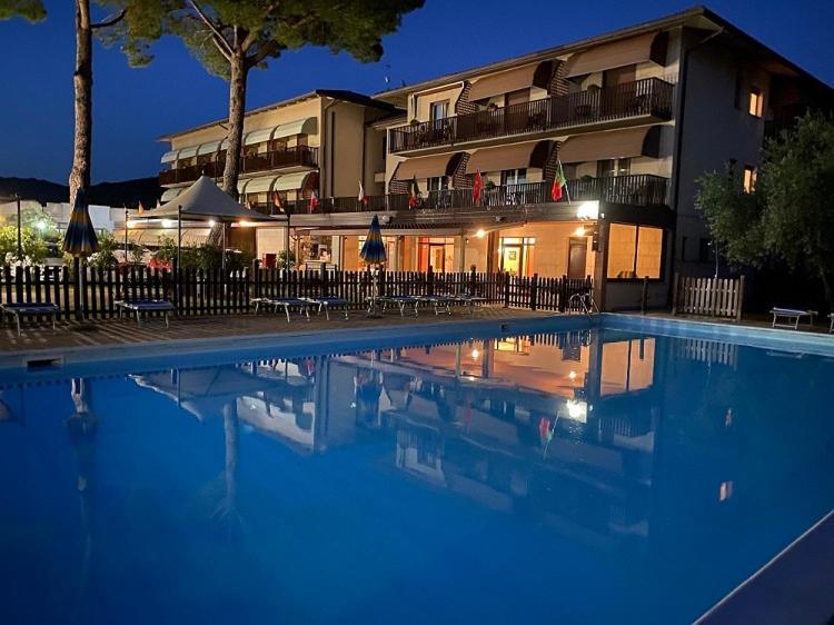 Hotel Torricella Маджоне Екстер'єр фото